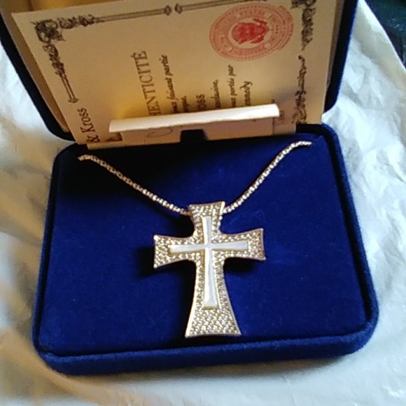 Jacqueline Kennedy's Cross Necklace - Picture 12 of 13